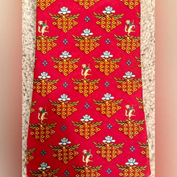SALVATORE FERRAGAMO 100% Silk Red Horse/Flower Patterned Men’s Neck Tie - Picture 3 of 16